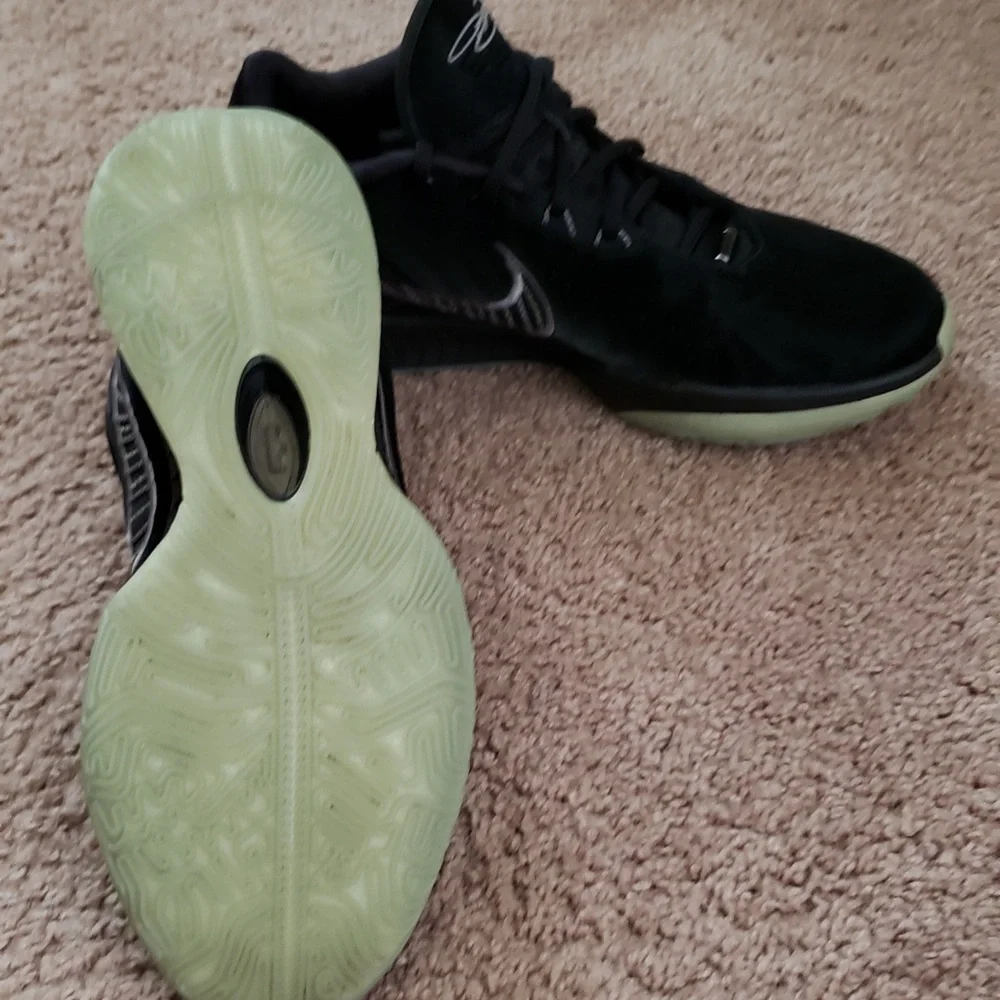 Nike LeBron XXI Black / MTLC Pewter-Iron Grey Men’s Size 13 Sneakers - Picture 8 of 11
